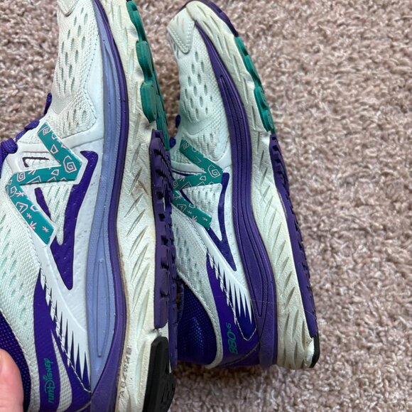RunDisney New Balance 880V6 Mad Tea Party Sneakers - Picture 4 of 11